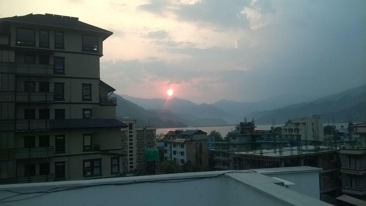 Hotel Hulk Pokhara Extérieur photo